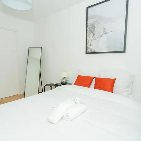 Haussmann - 2br Near Champs-elysees - Cityapartmentstay