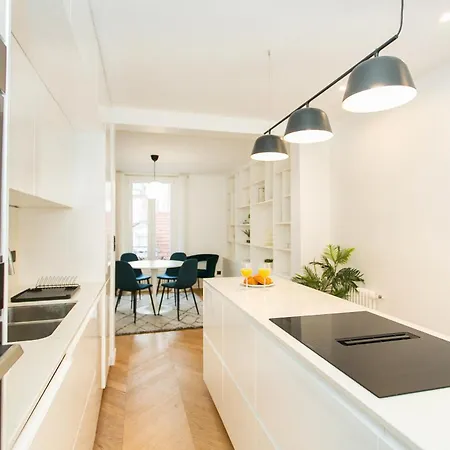 Haussmann - 2br Near Champs-elysees - Cityapartmentstay Paris
