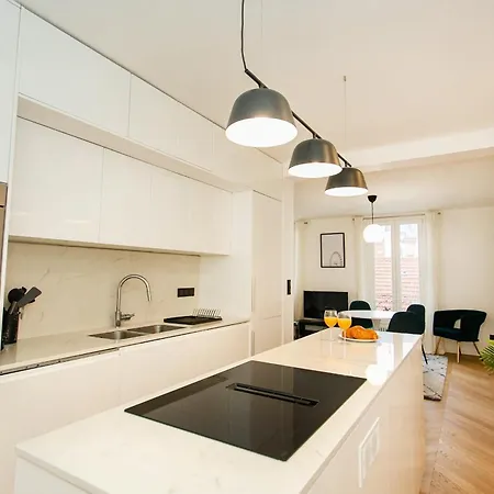 Haussmann - 2br Near Champs-elysees - Cityapartmentstay *